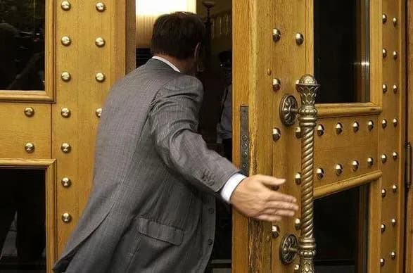 borotba-z-byurokratiyeyu-verkhovna-rada-gotuye-skorochennya-kilkosti-derzhsluzhbovtsiv-vdvichi