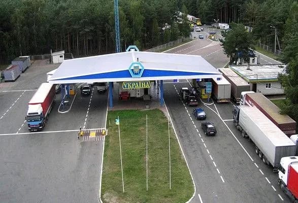 chergi-z-vantazhem-dva-punkti-na-zakhidnomu-kordoni-rozpochnut-propusk-vantazhivok