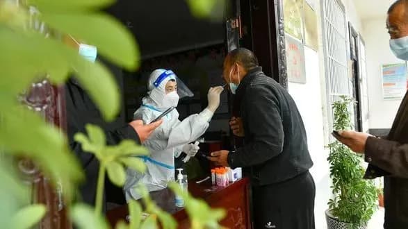 sistema-perepustok-covid-u-kitayi-mozhe-vikoristovuvatisya-dlya-blokuvannya-protestiv-zmi