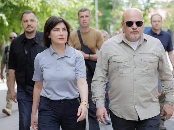 venediktova-ta-prokuror-mks-karim-khan-oglyanuli-mistsya-voyennikh-zlochiniv-rf-u-kharkovi