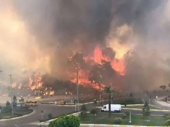 pozhezha-spalakhnula-na-pivdennomu-zakhodi-turechchini-v-krayini-poboyuyutsya-povtoru-minulorichnikh-pozhezh