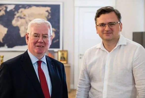 kuleba-obgovoriv-zi-spetspredstavnikom-yes-z-prav-lyudini-voyenni-zlochini-rosiyi-v-ukrayini