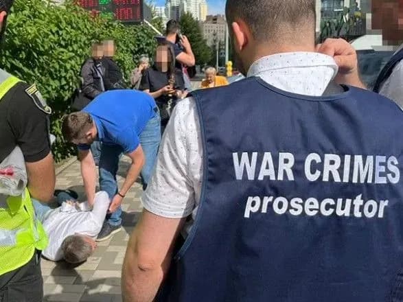 kiyanina-spiymali-na-prodazhi-za-10-tis-dol-posvidchen-volontera-cholovikam-dlya-viyizdu-za-kordon