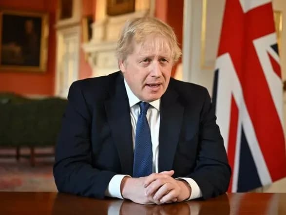 boris-dzhonson-zasudiv-varvarstvo-putina-pislya-raketnogo-udaru-po-tts-u-kremenchutsi