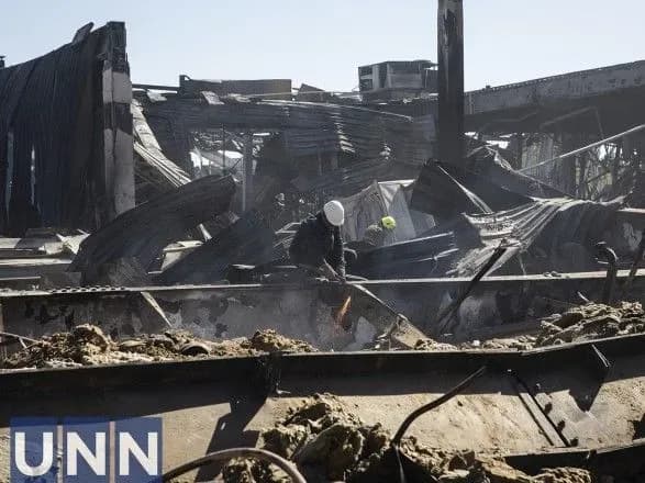 tsinichniy-terakt-u-kremenchutsi-fotoreportazh-naslidkiv-raketnogo-udaru-rashistiv-po-tts