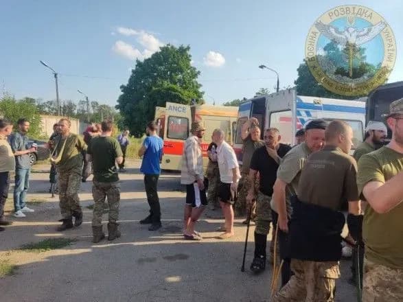 masshtabniy-obmin-polonenikh-gur-minoboroni-pokazali-yak-zustrichali-zvilnenikh-zakhisnikiv-ukrayini
