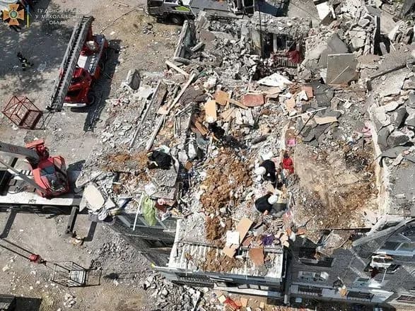 raketniy-udar-po-zhitlovomu-budinku-v-mikolayevi-kilkist-zagiblikh-zrosla-do-5