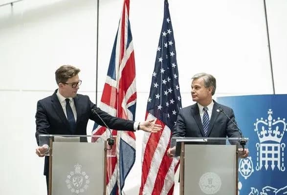 kerivniki-fbr-i-mi-5-poperedzhayut-pro-shpigunstvo-ta-khakerski-operatsiyi-z-boku-kitayu