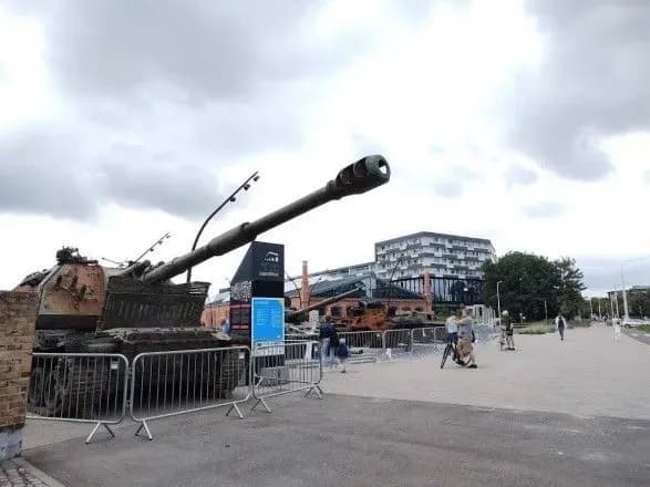 u-chekhiyu-vslid-za-polscheyu-uvirvavsya-rosiyskiy-tank-ukrayina-pokazuye-yevropi-znischenu-tekhniku-rashistiv