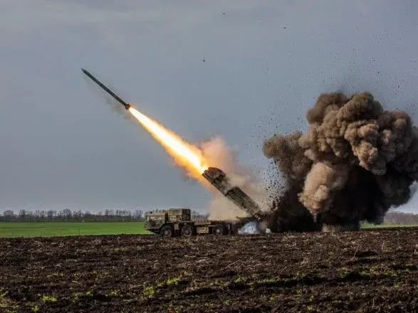 mvs-z-pochatku-povnomasshtabnogo-vtorgnennya-rf-17-314-raziv-bila-po-tsivilnikh-obyektakh-a-po-viyskovikh-300