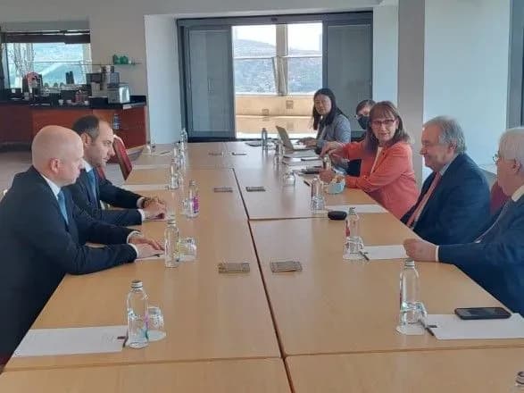 ugoda-pro-zernoviy-koridor-delegatsiya-ukrayini-pribula-do-stambula