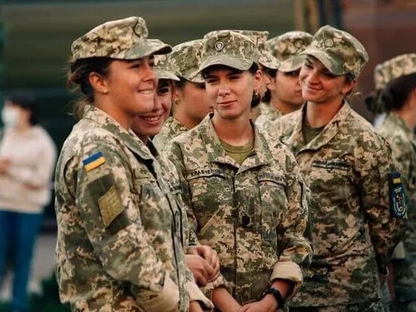 zakhisnitsya-ryatuye-pobratima-a-u-neyi-shtani-volochatsya-vidsutnist-zhinochogo-odnostroyu-na-peredoviy-iz-nezruchnosti-peretvoryuyetsya-na-nebezpeku