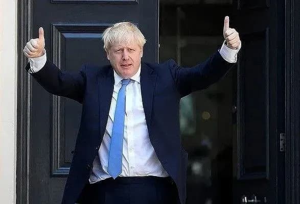 dzhonson-vzyav-uchast-u-navchannyakh-zsu-na-poligoni-u-britaniyi