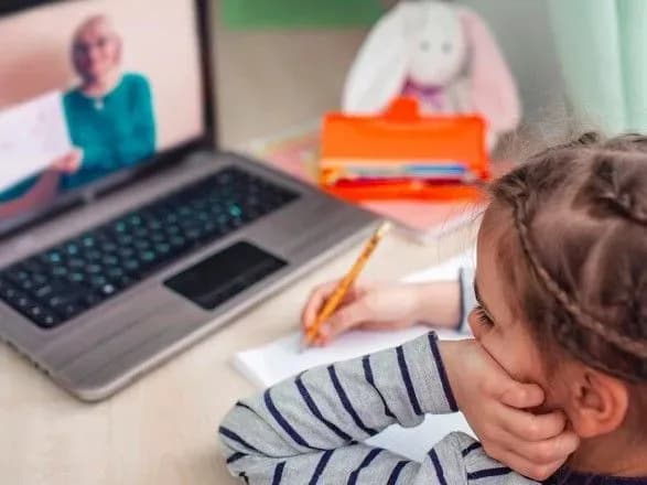 yak-zmozhut-navchatisya-ukrayinski-shkolyari-za-kordonom-u-mon-nazvali-varianti