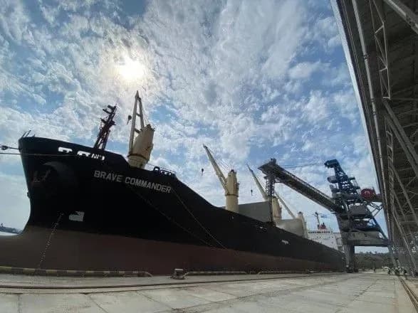 sudno-brave-commander-gotuyetsya-vidpraviti-23-tonni-ukrayinskoyi-pshenitsi-do-efiopiyi