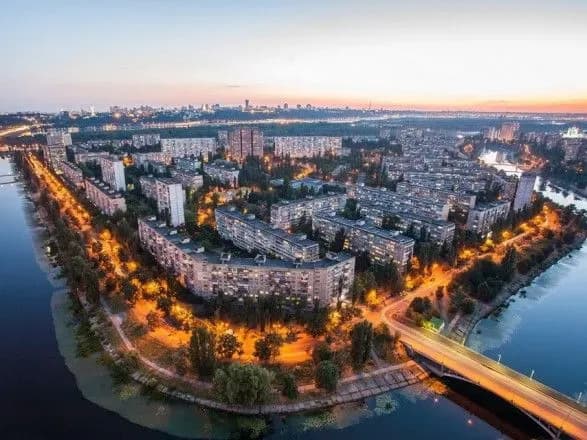 okupanti-obstrilyuyut-kharkiv-povidomlyayetsya-pro-prilit-bilya-zhitlovoyi-bagatopoverkhivki