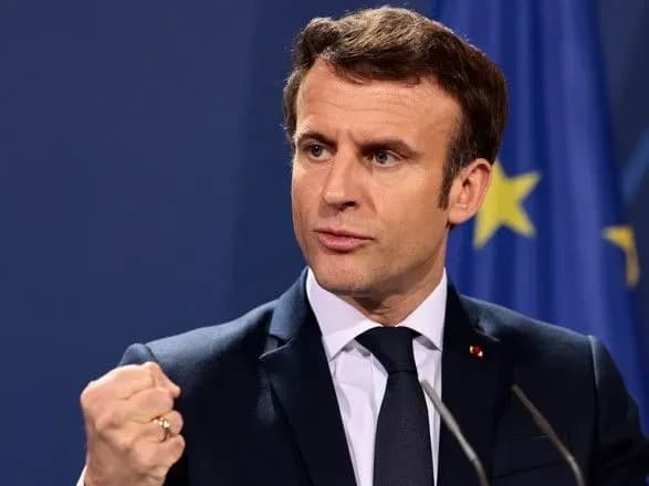 mi-na-vashomu-botsi-makron-zagovoriv-ukrayinskoyu-ta-povidomiv-pro-sudno-z-gumdopomogoyu-dlya-ukrayini