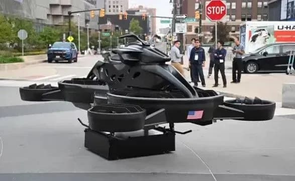 zdatniy-perebuvati-v-povitri-40-khvilin-u-ssha-prodemonstruvali-mototsikl-yakiy-litaye