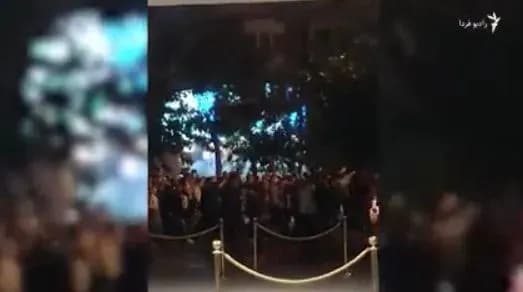 v-irani-prokhodyat-protesti-cherez-smert-divchini-yaku-zatrimali-za-nepravilne-nosinnya-khidzhabu