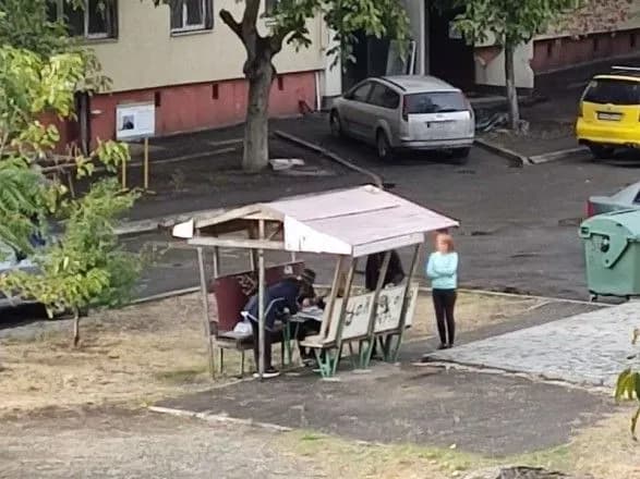 rosiyska-dvorova-demokratiya-andryuschenko-pokazav-viborchu-dilnitsyu-mariupolya-v-altantsi