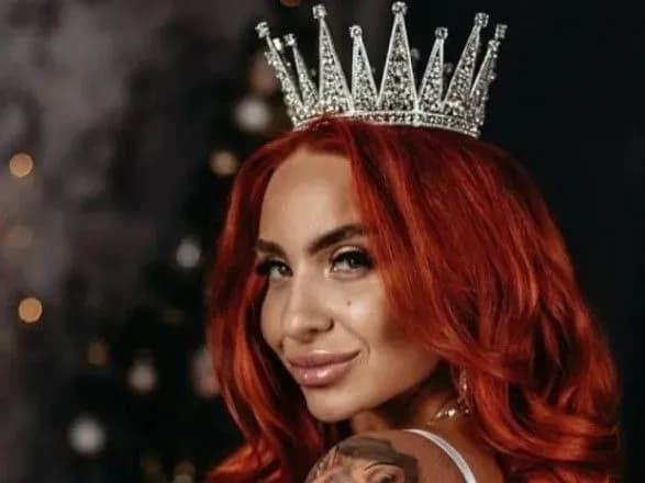 misis-krim-2022-vikonala-ukrayinsku-pisnyu-chervona-kalina-rosiyska-politsiya-vzhe-zyasuye-obstavini