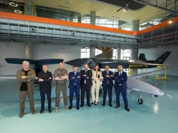 virobnitstvo-bayraktariv-v-ukrayini-yermak-rozpochav-vizit-do-turechchini