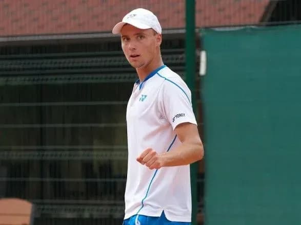tenisist-krutikh-prograv-na-starti-turniru-atp-seriyi-challenger