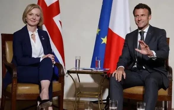 liz-trass-ta-emmanuel-makron-zapevnili-pro-gotovnist-nadavati-pidtrimku-ukrayini-doti-doki-tse-bude-neobkhidno