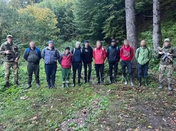 na-zakarpatti-prikordonniki-zatrimali-18-ukhilyantiv-yaki-nezakonno-khotili-vtekti-z-krayini
