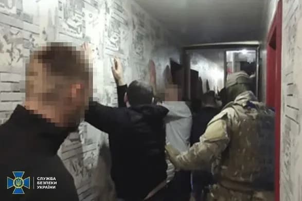 sbu-vikrila-agenturnu-grupu-rosiyskogo-gru-na-kharkivschini-yaki-dopomagali-okupantam-biti-po-zsu