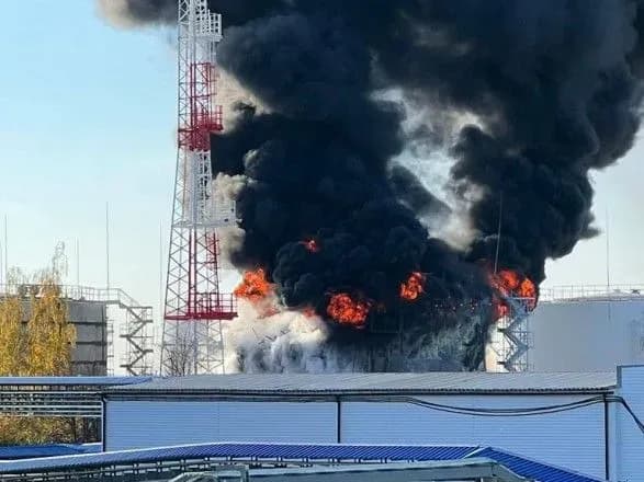 gorit-odin-z-desyati-rezervuariv-gubernator-pidtverdiv-prilit-u-naftobazu-pid-byelgorodom