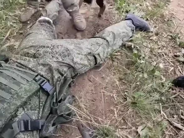 zsu-vzyali-v-polon-simokh-rosiyan-yaki-voyuvali-v-siriyi-zaluzhniy-pokazav-video