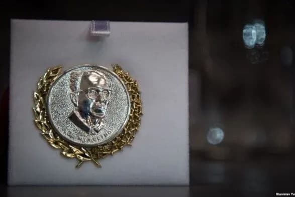 narod-ukrayini-ta-volodimir-zelenskiy-otrimali-premiyu-sakharova