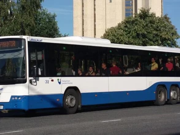 u-finlyandiyi-politsiya-provede-rozsliduvannya-schodo-poshirennya-rospropagandi-v-avtobusakh