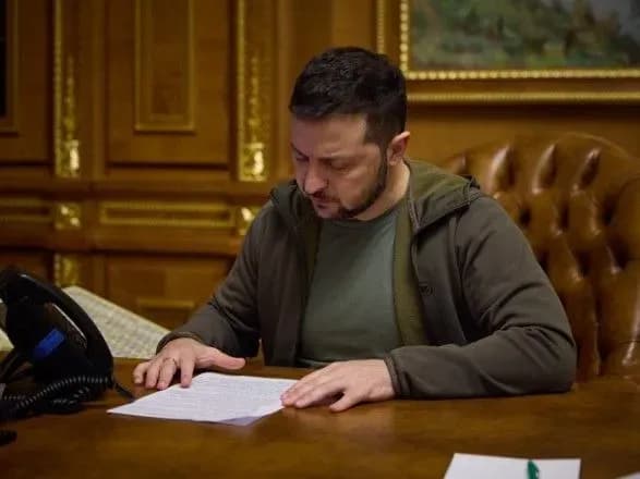 prodovolcha-kriza-viyskova-pidtrimka-ta-yaderniy-shantazh-rf-v-op-rozkrili-detali-rozmovi-zelenskogo-ta-makrona