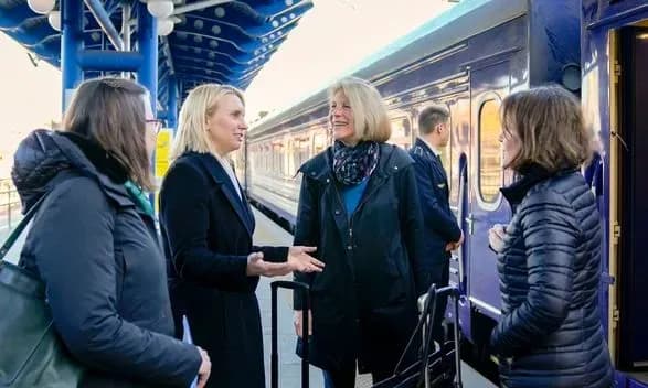 v-ukrayinu-pribula-pomichnitsya-derzhsekretarya-ssha-dlya-peregovoriv-schodo-dopomogi-u-sferi-bezpeki-ta-energetichnoyi-pidtrimki