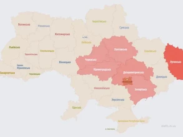 u-zaporizkiy-dnipropetrovskiy-ta-poltavskiy-oblastyakh-lunayut-vibukhi-yikh-chuyut-u-niztsi-mist