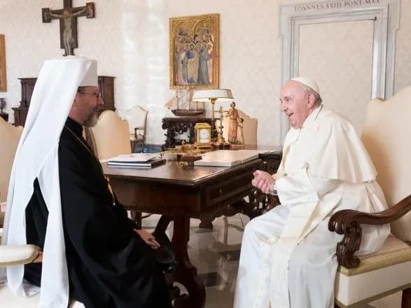 yikh-vityaguyut-z-til-viyskovikh-tsivilnikh-i-ditey-glava-ugkts-podaruvav-papi-rimskomu-fragment-rosiyskoyi-mini