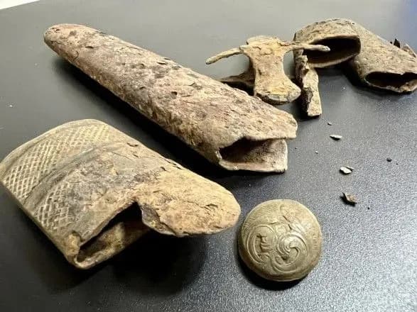 pid-viglyadom-zapchastin-do-silgosptekhniki-z-ukrayini-khotili-vivezti-arkheologichni-artefakti