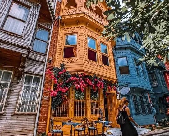 potik-turistiv-yaki-yidut-na-vidpochinok-za-kordon-stabilno-trimayetsya-na-rivni-10-15-vid-dovoyennogo-ekspert