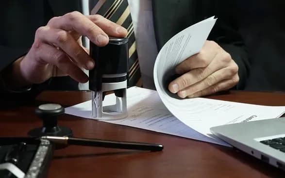 tsifra-vzyata-zi-steli-scho-ne-tak-z-doslidzhennyam-dligacha-schodo-blokuvannya-podatkovikh-deklaratsiy