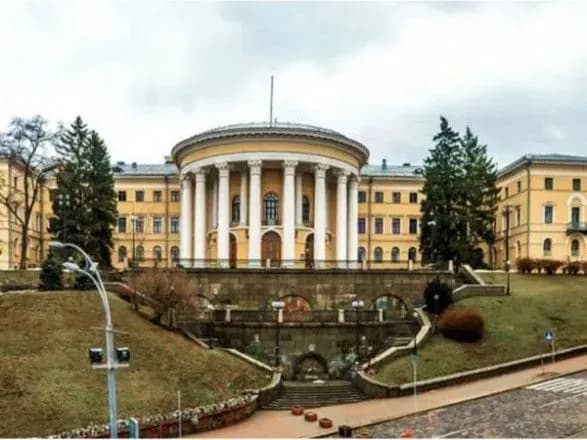 ekschinovniki-kmda-otrimali-pidozri-u-skhemakh-z-zhovtnevim-palatsom-ta-inshim-derzhmaynom