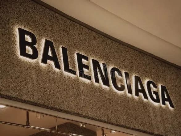 balenciaga-suditsya-z-prodyuserskoyu-kompaniyeyu-na-25-mln-dolariv-cherez-skandalnu-reklamu