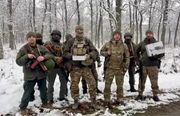 avto-stantsiyi-starlink-ta-droni-scho-parimatch-peredav-zsu-na-front-u-listopadi