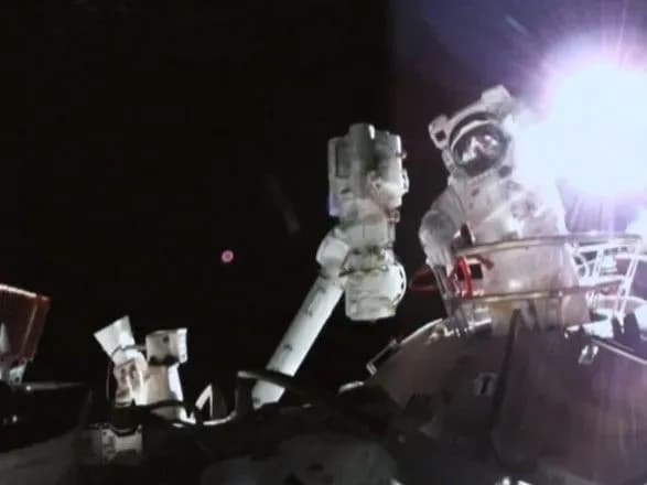 tri-taykonavti-povernulisya-na-zemlyu-pislya-pivrichnoyi-misiyi