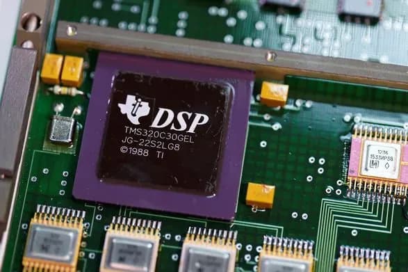 rf-prodovzhuye-otrimuvati-elektronni-chipi-zakhidnikh-virobnikiv-neobkhidni-dlya-vigotovlennya-zbroyi-rozsliduvannya