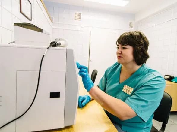 analiz-krovi-za-odnu-khvilinu-mkhp-gromadi-peredav-bagatofunktsionalne-obladnannya-dlya-likarni-okhmadit