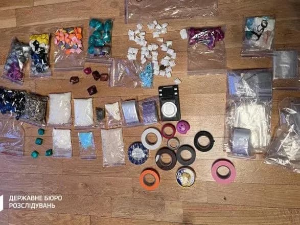 na-zakarpatti-vikrito-narkosindikat-i-vilucheno-tovaru-na-milyon-dolariv