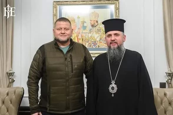 zaluzhniy-vruchiv-epifaniyu-nagrudniy-znak-za-spriyannya-viysku-a-ptsu-vidznachila-golovnokomanduvacha-ordenom-yuriya-pobidonostsya