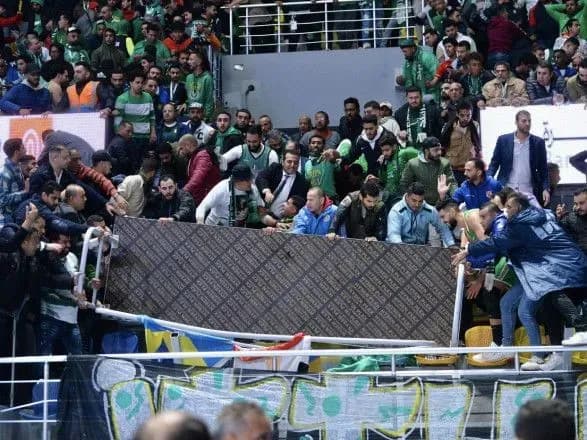 u-yegipti-vnaslidok-obvalennya-tribuni-na-basketbolnomu-matchi-desyatki-lyudey-postrazhdali